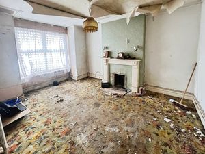 Lounge- click for photo gallery